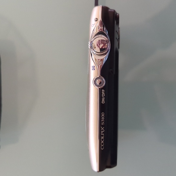 Nikon Coolpix S3100 14.0 MP 5x Zoom Digital Camera Silver Video Record with Case - Picture 3 of 8